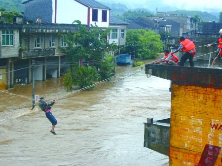 最強(qiáng)雷雨襲擊重慶致9人遇難(組圖)