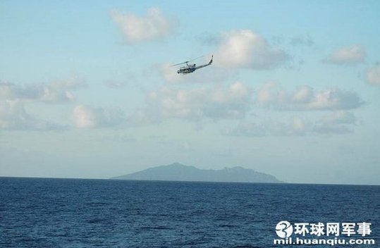 日本海保直升機在漁政船上空長時間盤旋