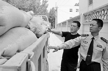 民警查獲的假水泥。