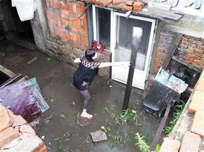 大雨致青島全城擁堵 