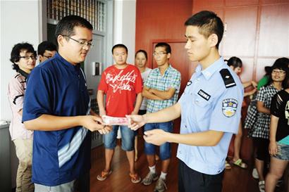 濟南大學生被黑中介高薪誘騙至青島 雨夜流落街頭