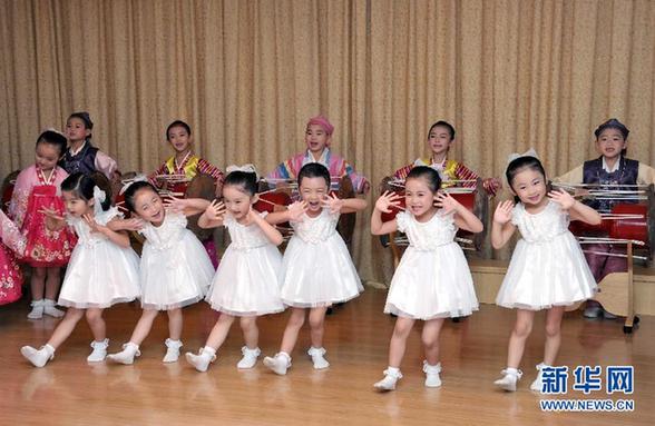 金正恩視察幼兒園