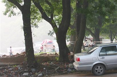 青島嶗山景區(qū)怨聲載道 特權(quán)車隨意進(jìn)三無產(chǎn)品充山貨