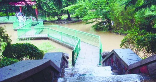 青島排水系統(tǒng)經(jīng)住暴雨考驗 揭秘如何留住雨水