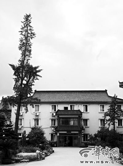 江蘇省鎮(zhèn)江市丹徒區(qū)辛豐鎮(zhèn)古大圣寺。最顯眼的不是大雄寶殿等殿堂，而是安養(yǎng)了170 余位老人。安養(yǎng)院本報(bào)記者孫強(qiáng)攝