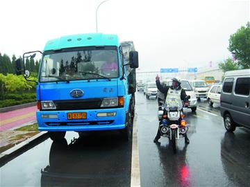 青島最早交警清晨治堵基本靠吼