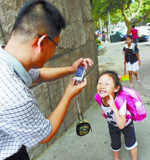 青島小學新生自理能力差 全班沒一個會系鞋帶