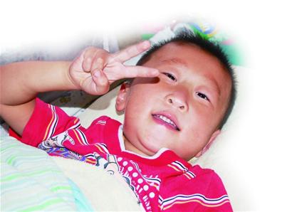 5歲男童身患絕癥彌留 母親捐獻(xiàn)幼小遺體