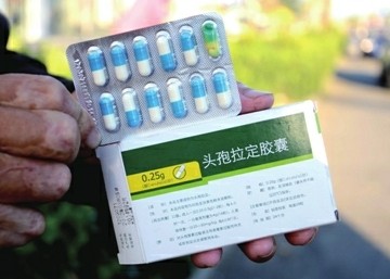 頭孢拉定膠囊包裝異常 一板膠囊一粒異色