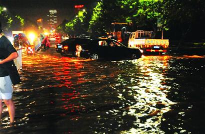 膠南暴雨路面積水