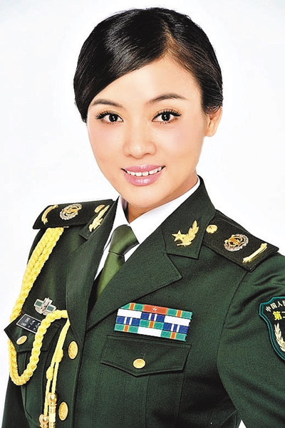 宋祖英軍銜與陳思思同級(jí) 揭軍旅女歌手真正軍銜