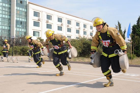 沙場秋點(diǎn)兵 500消防鐵軍比武場上亮劍