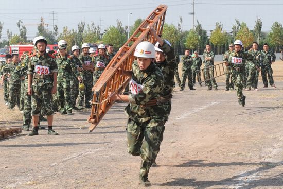 沙場秋點(diǎn)兵 500消防鐵軍比武場上亮劍