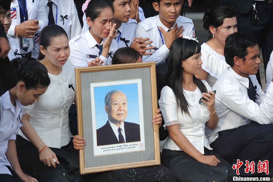 西哈努克遺體運(yùn)返柬埔寨