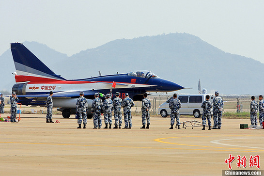 中國八一飛行表演隊將駕殲10戰(zhàn)機飛行展示