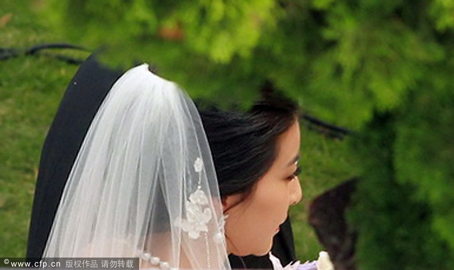 郭晶晶、霍啟剛注冊結婚 郭晶晶父母現身吳敏霞領銜伴娘團