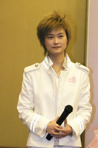 06年，李宇春助陣超女海選