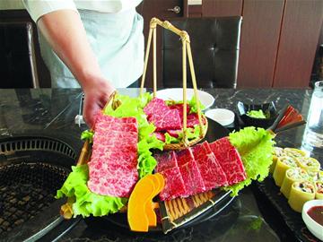 青島一斤牛肉頂三斤豬肉 一年價格翻一番