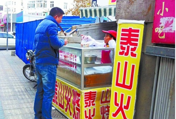 青島人早餐:鮮奶配窩頭火燒配雞蛋 自治三明治最快捷