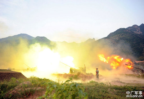 資料圖：成都軍區(qū)某高炮團(tuán)實(shí)施復(fù)雜電磁對(duì)抗演練。