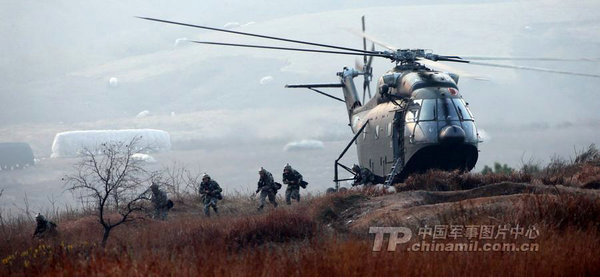 資料圖：南京軍區(qū)機(jī)降部隊(duì)投入戰(zhàn)斗。