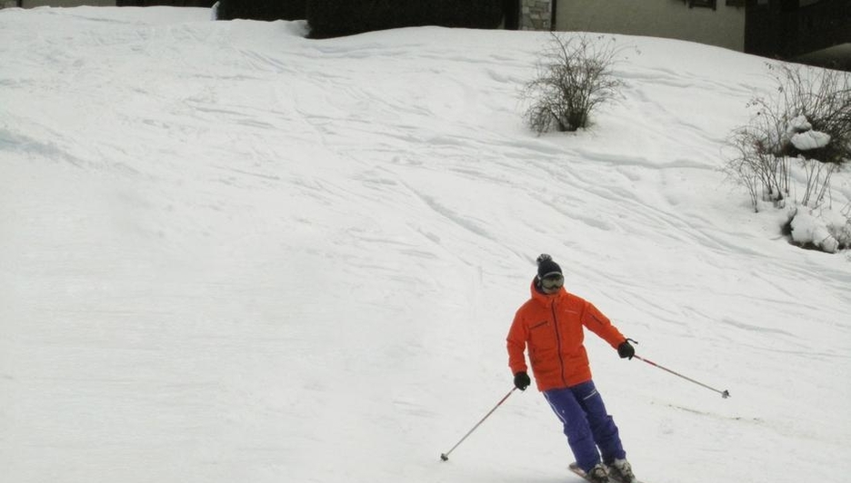 趙文卓攜妻女法國(guó)滑雪照曝光