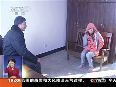 浙江蘭溪，警方訊問“全能神”邪教組織人員。央視視頻截圖