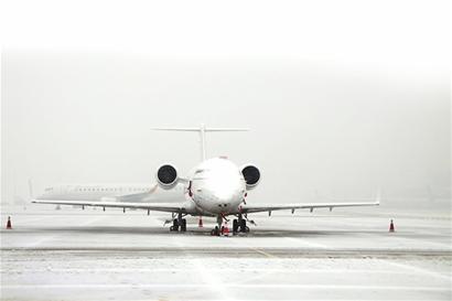 雪阻高速機(jī)場(chǎng)車站青島交通告急 28條高速路關(guān)閉