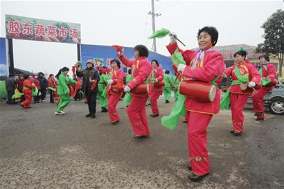 膠州麻灣大集秧歌助興樂翻天