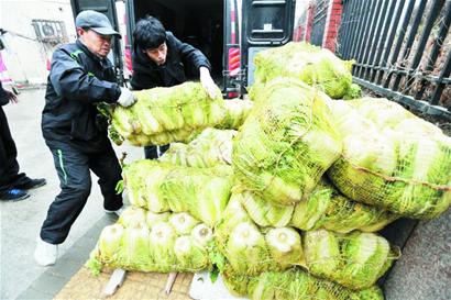 最小水餃工收到兩噸半愛心白菜 小年免費送餃子