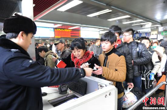 鐵路提前加開臨客熱門線路車票緊張