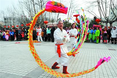 蘿卜會(huì)民間雜耍驚艷 糖球會(huì)將交通管制