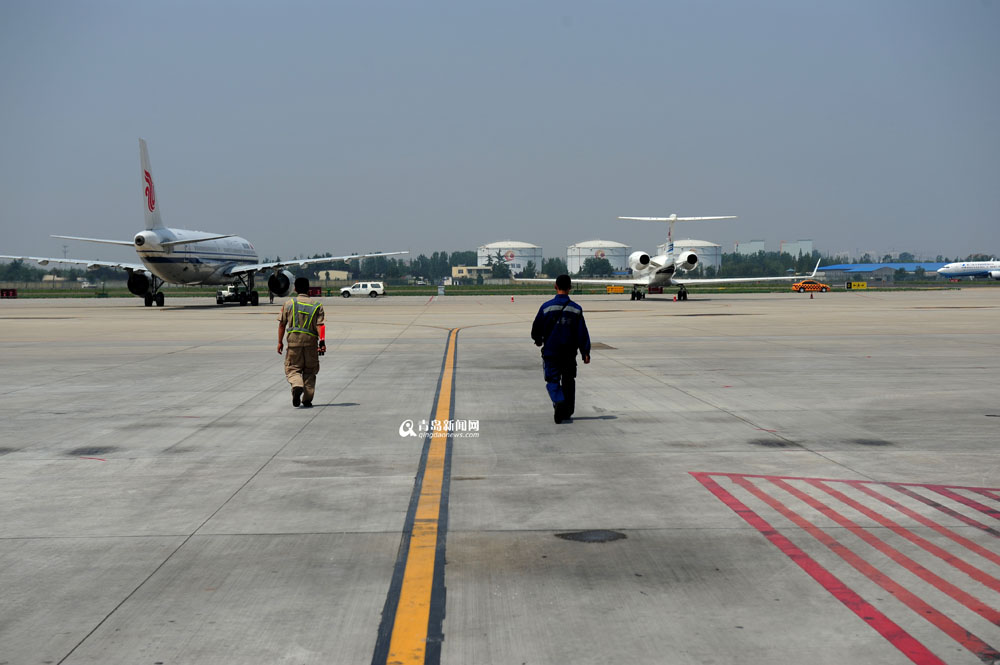 高清：實拍青島機場飛機檢修全程 差錯零容忍