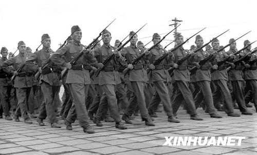 1955年國(guó)慶：實(shí)行軍銜制 換裝大閱兵