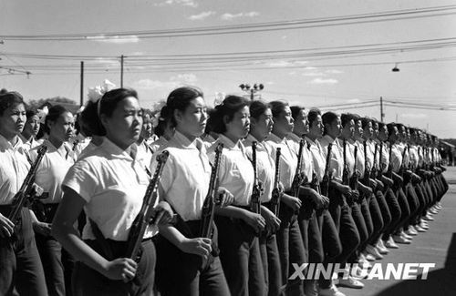 1958年國(guó)慶閱兵 民兵方隊(duì)規(guī)模空前