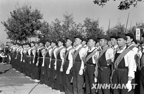 1958年國慶閱兵 民兵方隊規(guī)模空前