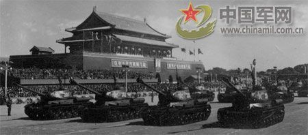 1958年國慶閱兵 民兵方隊(duì)規(guī)模空前