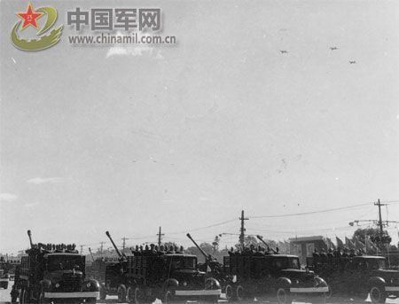 1958年國(guó)慶閱兵 民兵方隊(duì)規(guī)模空前