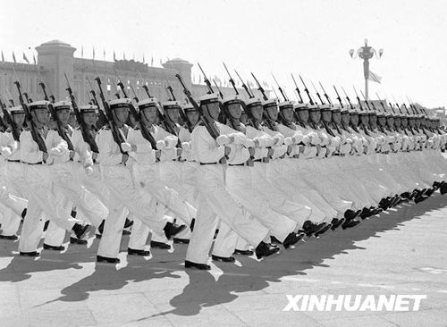 1959年國(guó)慶 逢十大閱兵盛況空前