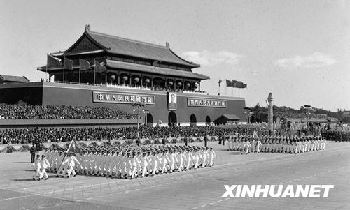 1958年國(guó)慶閱兵 民兵方隊(duì)規(guī)?？涨?組圖)