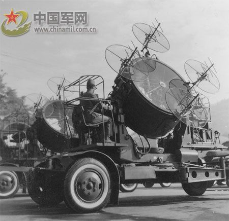 1957年國慶閱兵 國產(chǎn)戰(zhàn)斗機升空為“一五”告捷