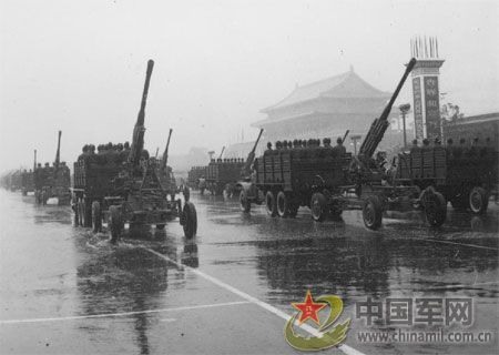 1956年國慶閱兵 大雨振軍容(組圖)