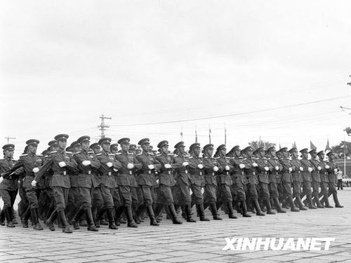 1955年國慶：實(shí)行軍銜制 換裝大閱兵