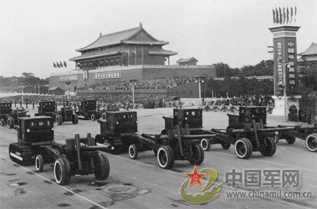 1955年國(guó)慶：實(shí)行軍銜制 換裝大閱兵