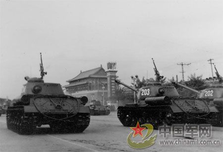 1955年國慶：實(shí)行軍銜制 換裝大閱兵