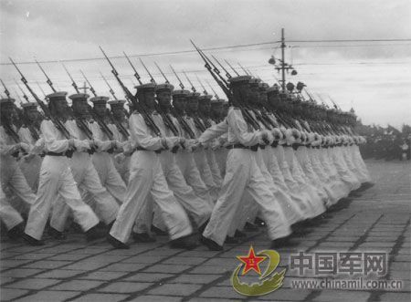 1955年國慶：實行軍銜制 換裝大閱兵