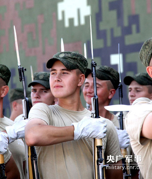 走進(jìn)抗戰(zhàn)閱兵外軍方隊營地 拍遍17國外軍訓(xùn)練